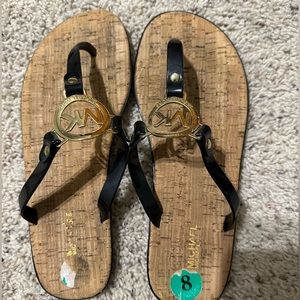 Michael Kors logo sandal- size 8
